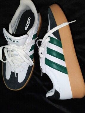 Adidas Barreda Sneaker w/green Stripes & Gum Sole Women's Size 8.5 Men's Size 7